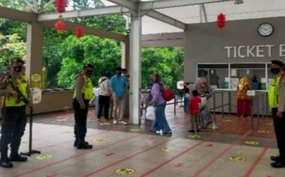 PPKM Level 3, Personel Dit Samapta Polda Jabar Tingkatkan Patroli Pengawasan Prokes di Kota Bandung