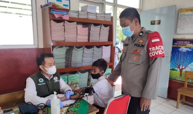 Sasar 500 Siswa Siswi SD, Polisi Pantau Vaksinasi ke-2 Di SDN Pasir Paros