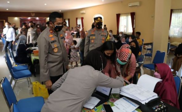 Wakapolda Jabar Pantau Gerai Vaksin Presisi di Asrama Polisi Bojong