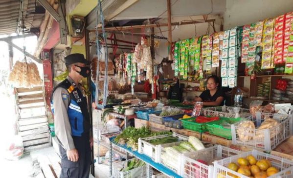 Cek Ketersediaan Minyak Goreng Curah, Polisi Sidak Ke Toko dan Pasar Tradisional di Rancasari Bandung