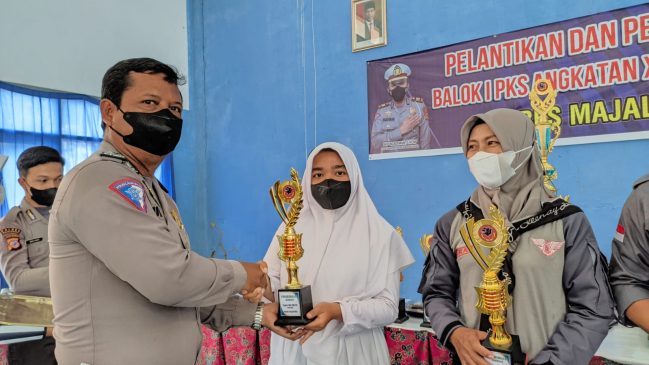 Polisi Berikan Penghargaan Kepada Peserta PKS Atas Tertibnya Prokes Selama Ops Keselamatan Lodaya