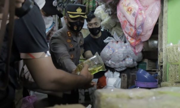 Jelang Ramadhan, Polisi Sidak Stok dan Harga Minyak Goreng di Kabupaten Karawang