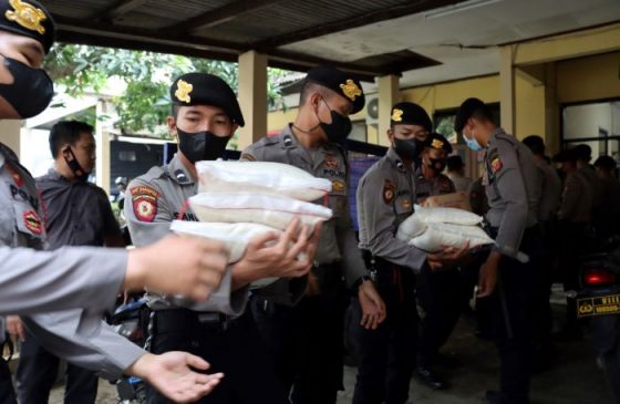 Kabid Humas Polda Jabar: Peduli Bencana Sukabumi, Polisi Himpun Sumbangan