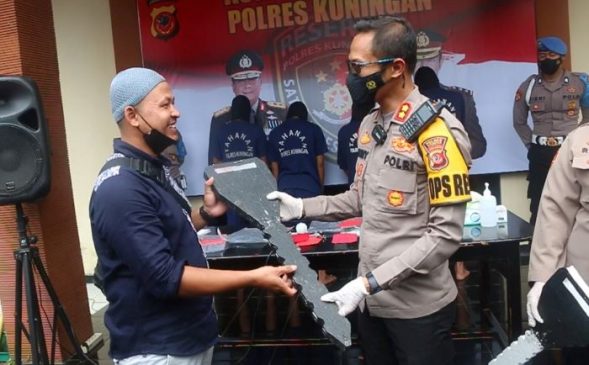 Kabid Humas Polda Jabar: Polisi Kembalikan Motor Hasil Ungkap Kasus Curanmor Kepada Pemiliknya