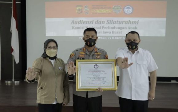 Komnas Perlindungan Anak Jabar Berikan Penghargaan Kepada Polres Karawang, yang Konsisten Dalam Penanganan Kasus Perempuan dan Anak