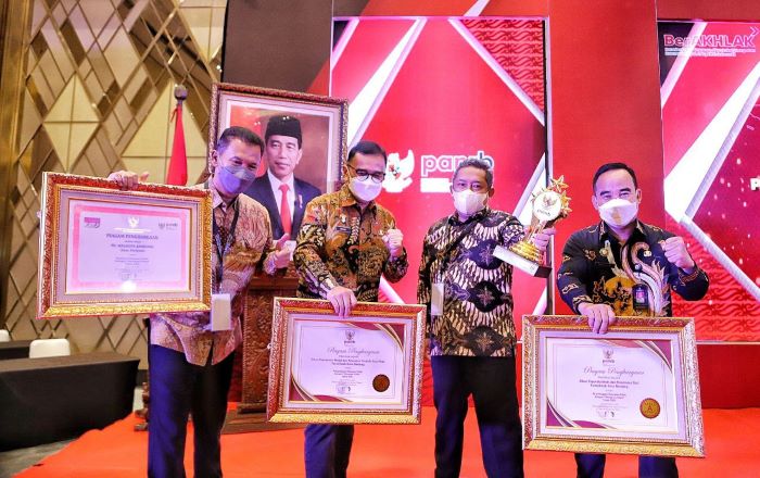 Pemkot Bandung Raih Penghargaan Penyelenggara Pelayanan Publik Terbaik