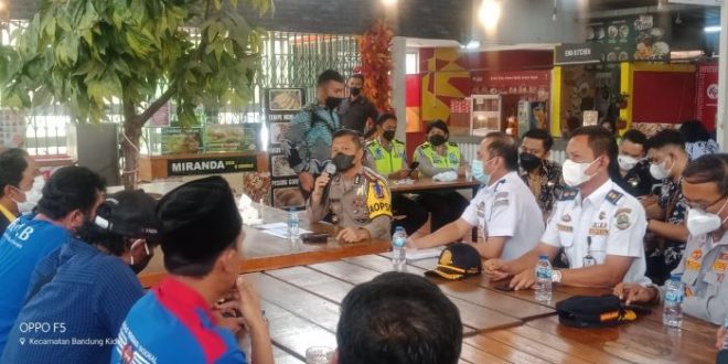 Pengemudi Angkutan Barang Laksanakan Audiensi dengan Dit Lantas Polda Jabar dan Instansi Terkait