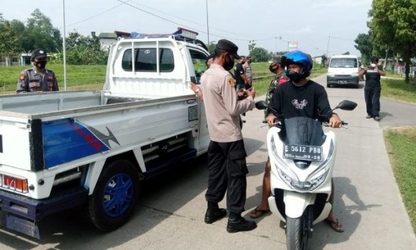 Percepat Vaksinasi, Polisi Bersama Muspika Lakukan Pengecekan Kartu Vaksin Sasar Pengguna Jalan