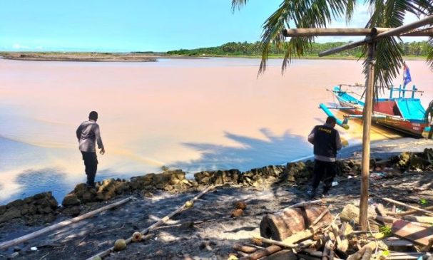 Polisi Cek Situasi Pantai Pasca Terjadinya Gempa di Wilayah Pesisir Pantai
