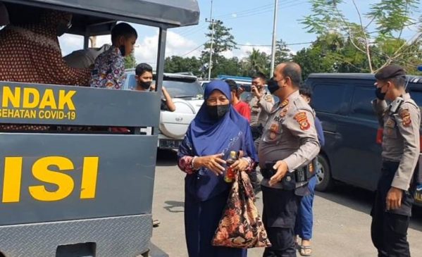 Polisi Jemput Bola Dalam Percepatan Vaksinasi Bagi Lansia dan Anak