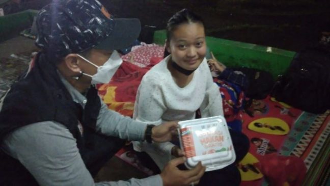 Sebanyak 50 Paket Makan Gratis Dibagikan ACT-MRI di Sekitar RSHS