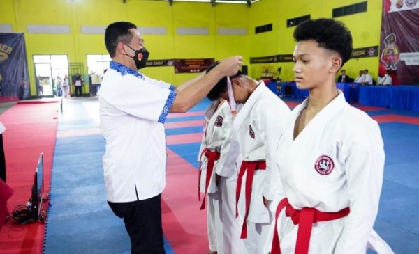 Waka Polda Jabar Jadi Irup di Acara Kapolda Cup Karate Invitation Tournament Jawa Barat 2022