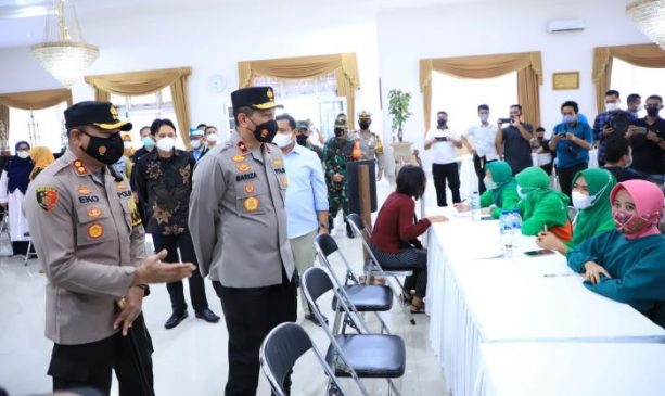 Wakapolda Jabar Cek Pelaksanaan Vaksinasi di Gedung Negara dan Pondok Pesantren Internasional Assyiffa Sumedang