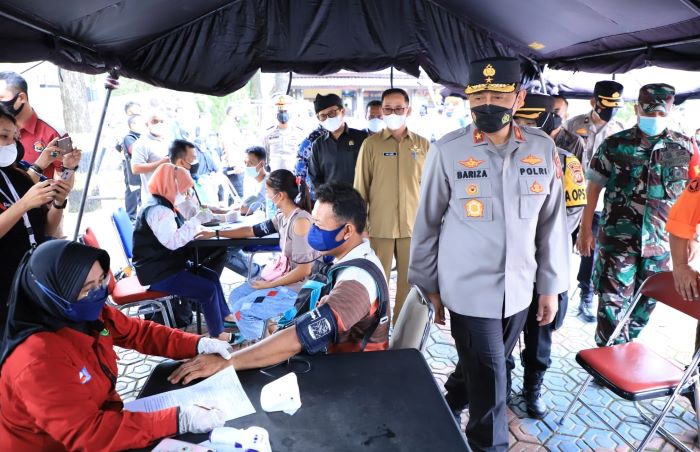 Wakapolda Jabar Pantau Pelaksanaan Vaksinasi di Mako Polres Subang Polda Jabar
