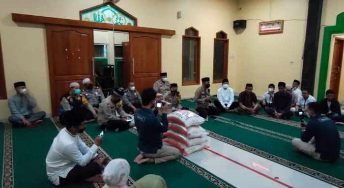 Bulan Suci Ramadhan, Polisi Gelar Baksos di SLB Negeri A Citeureup