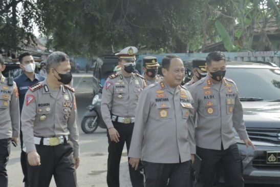 Dalam Rangka Ops Ketupat Lodaya 2022, Kapolda Jabar Cek Pos Pam di wilayah Polres Karawang