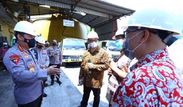 Kapolri Tinjau Pabrik di Palembang, Minta Produksi Minyak Curah Ditingkatkan