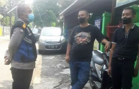 Kabid Humas Polda Jabar Dukung Bhabinkamtibmas Lakukan Imbauan Vaksin Booster Kepada Warga