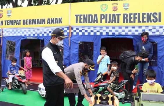 Kapolda Dampingi Gubernur Jabar Pantau Arus Mudik di Simpag Tol Padalarang