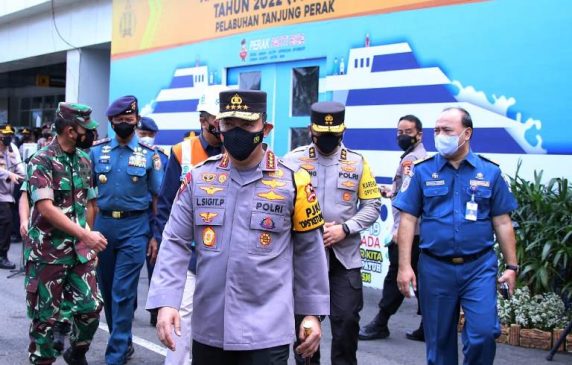 Kapolri Bersama Forkopimda Jatim Tinjau Pelabuhan Tanjung Perak