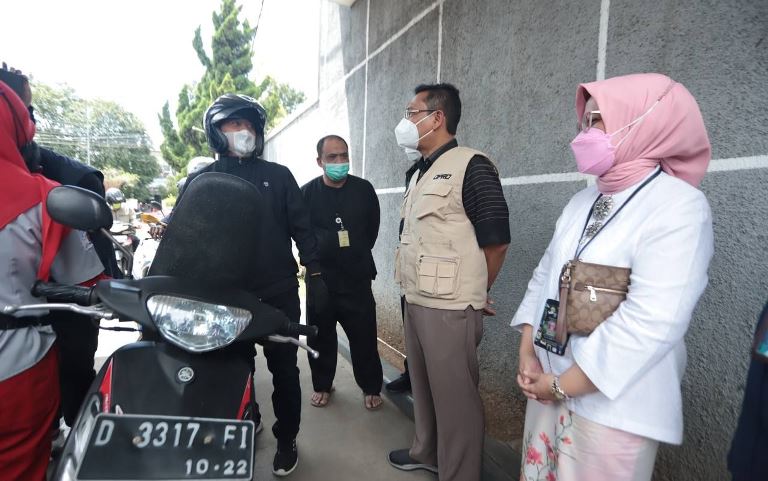 Ketua DPRD Kota Bandung Cek Ketersediaan BBM Pertalite di SPBU Ibrahim Adjie