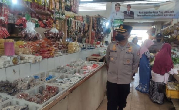 Menjelang Bulan Ramadhan, Polisi Pantau Harga Sembako di Pasar Tradisional Cibeuti