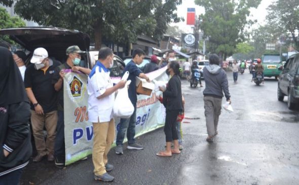 Minggu Kedua Ramadhan, PWI Kolaborasi dengan IKWI Kota Bandung dan SMSI Jabar Kembali Bagikan Takjil