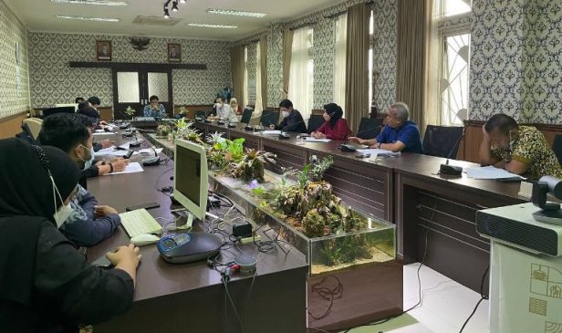 Pansus 12 Lanjutkan Rapat Bahas Raperda Perubahan Perda Tentang Kode Etik