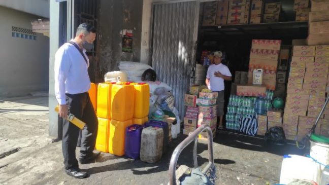 Pastikan Ketersediaan Stok Minyak Goreng, Polisi Tinjau Langsung Distributor di Sukabumi