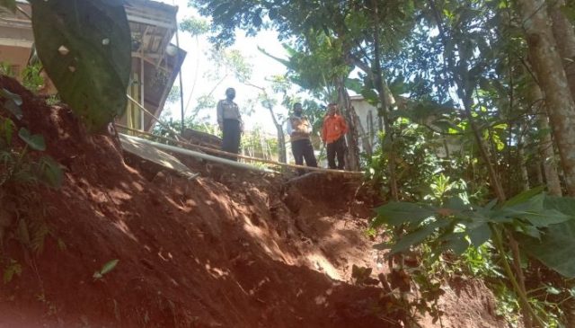 Polisi Lakukan Pengecekan Lokasi Bencana Longsor di Desa Muara Dua Sukabumi