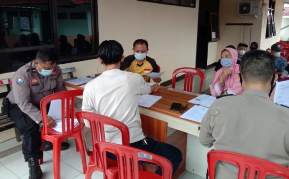 Polisi Pantau Pembagian BPNT dan BLT Minyak Goreng di Kuningan