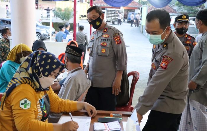 Polisi Tingkatkan Akselerasi Vaksinasi Booster di Halaman Masjid Jami Al-Barkah