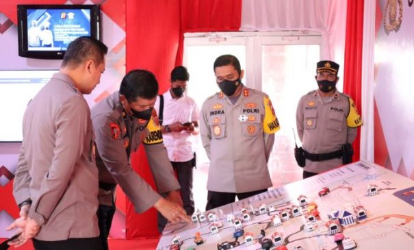 Polisi Tinjau Pos Terpadu Cileunyi