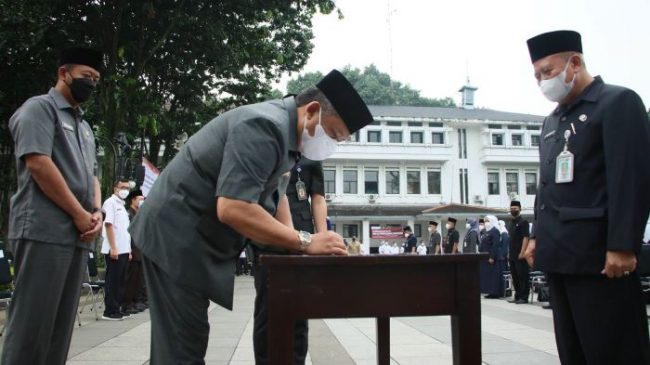 Yana Mulyana Lantik 214 Pejabat Kepala Sekolah dan Fungsional Pengawas Sekolah