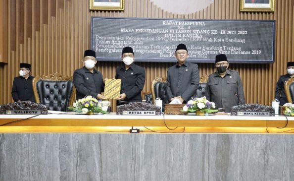 DPRD Gelar Rapat Paripurna Penyampaian Rekomendasi LKPJ Wali Kota Bandung Tahun 2021