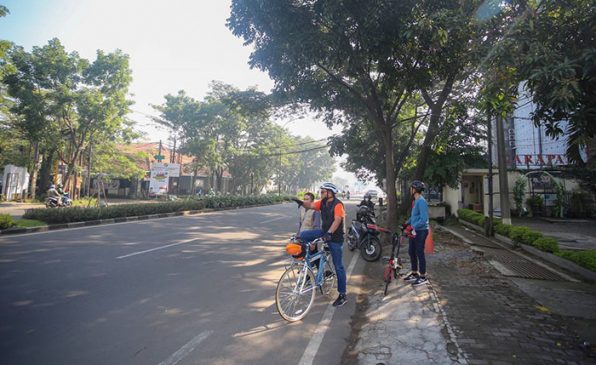 Ema Minta Semua Kabel Ilegal yang Masih Terpasang di Sepanjang Dago Segera Dipotong