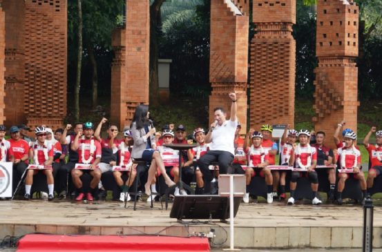 Kapolri Pimpin Parade Kemenangan Atlet Sea Games, Fokus Kembangkan Olahraga Sepeda Indonesia