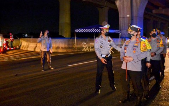 Kapolri Tinjau Tol Cikampek Guna Pastikan One Way-Contraflow Berjalan Lancar