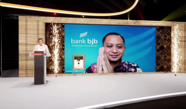 Konsisten Melakukan Inovasi dan Pengembangan Bisnis, Dirut bjb Sabet Penghargaan Indonesia Financial Top Leader Awards 2022