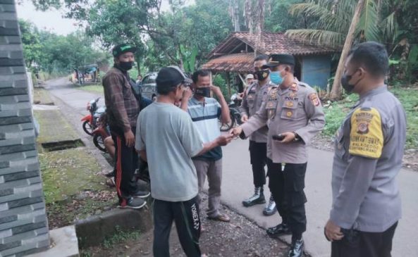 Ops Yustisi, Polisi Bagikan Puluhan Masker Gratis Upaya Mengedukasi Pentingnya Masker