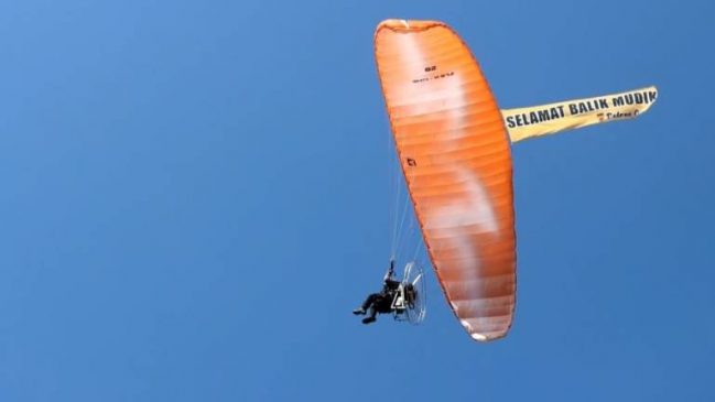 Paramotor dan Paralayang Pantau Arus Balik di Limbangan Garut