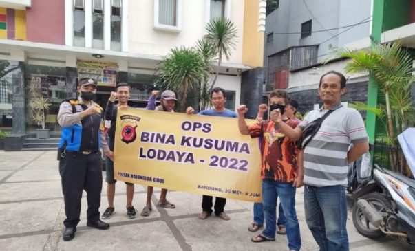 Polisi Laksanakan Ops Bina Kusuma Lodaya 2022 Kepada Para Sopir dan Juru Parkir
