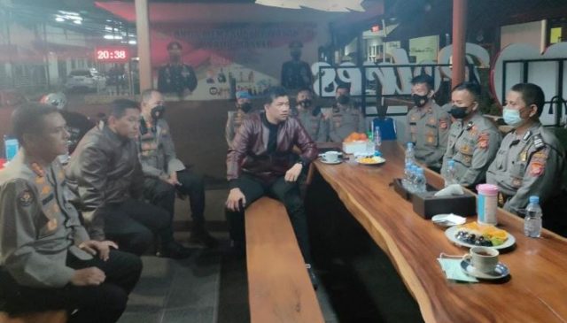 Wakpolda Jabar Bersama Irwasda dan Kabid Humas Melakukan Supervisi Terkait Adanya Laporan Masyarakat yang Tak Ditanggapi di Polsek Padalarang