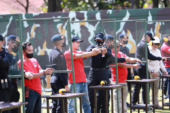Sambut Hari Bhayangkara ke-76, Polda Jabar Gelar Lomba Menembak