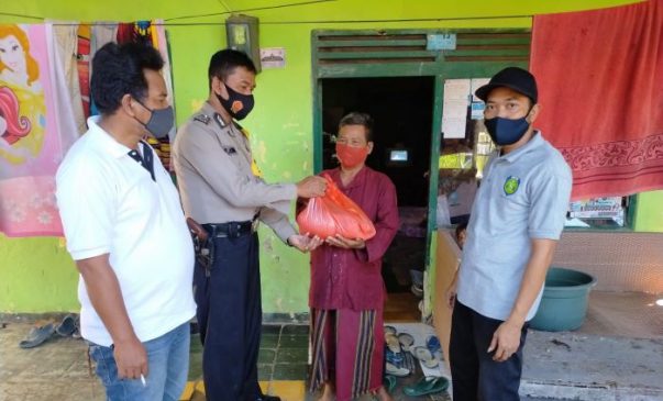 Jelang HUT Bhayangkara ke-76, Polisi Salurkan Bansos untuk Warga