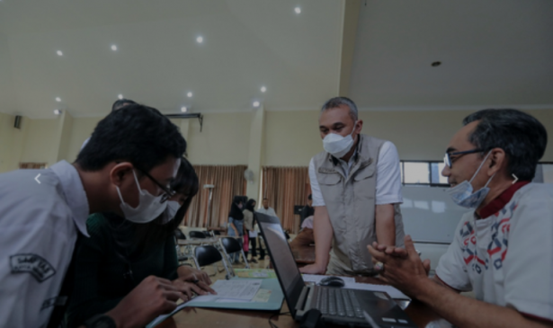 Kabid PSMK Disdik Jabar Lakukan Sidak Pendaftaran PPDB di 3 SMK Bandung