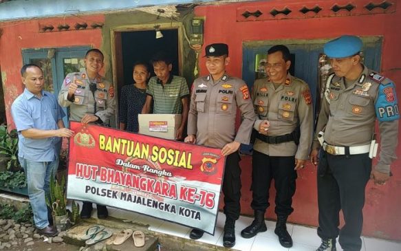 Lagi, Polisi Bagikan Bansos Bagi Warga Kurang Mampu Dalam Rangka Menyambut Hari Bhayangkara ke-76