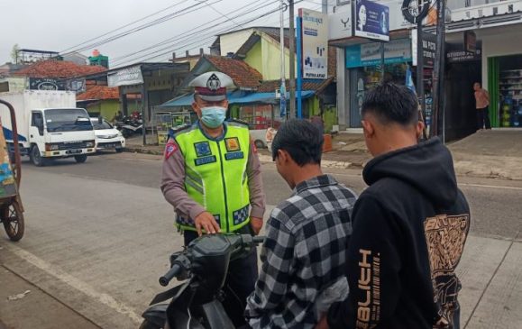 Operasi Patuh Lodaya 2022, Polisi Tegur Puluhan Pelanggar Lalu Lintas di Sekitar Alun-Alun Majalengka