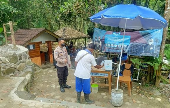 Patroli Cerdik, Polisi Rajagaluh Berikan Imbauan di Tempat Wisata Cikadongdong River Tubing