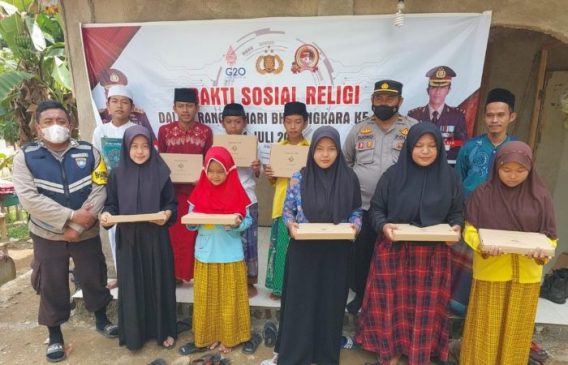 Polisi Bhakti Religi Sambut Hari Bhayangkara ke-76 di TPQ An Naza Kuningan